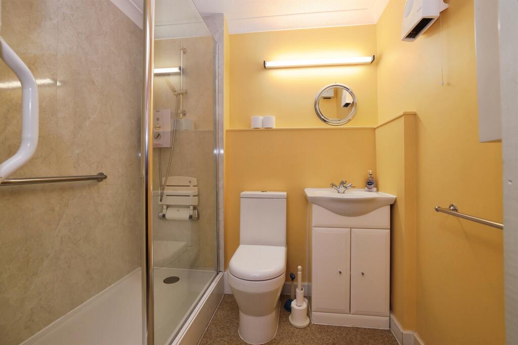 Apartment in Salisbury, Wiltshire - View 3