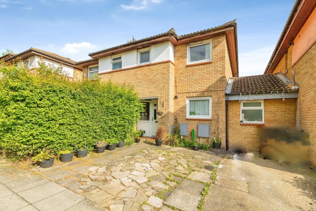 Main image of property: Bradwell Common Boulevard, MILTON KEYNES, Buckinghamshire, MK13