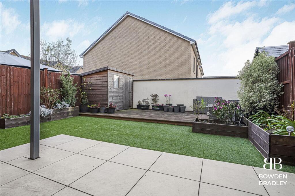 Apartment in London, Hainault - View 2