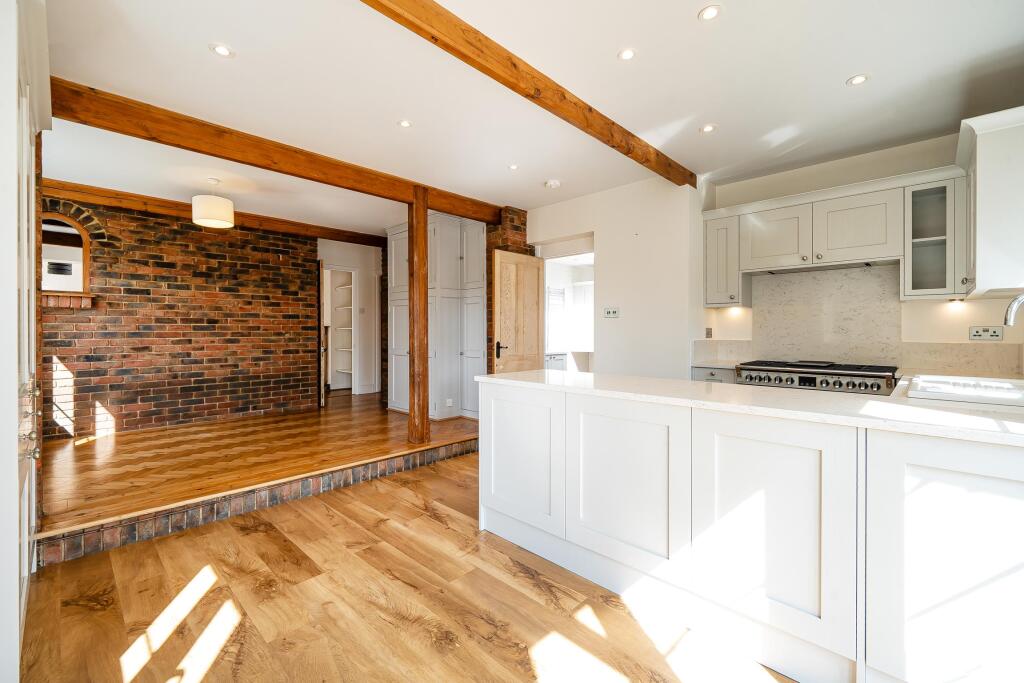 House in Redhill - View 3