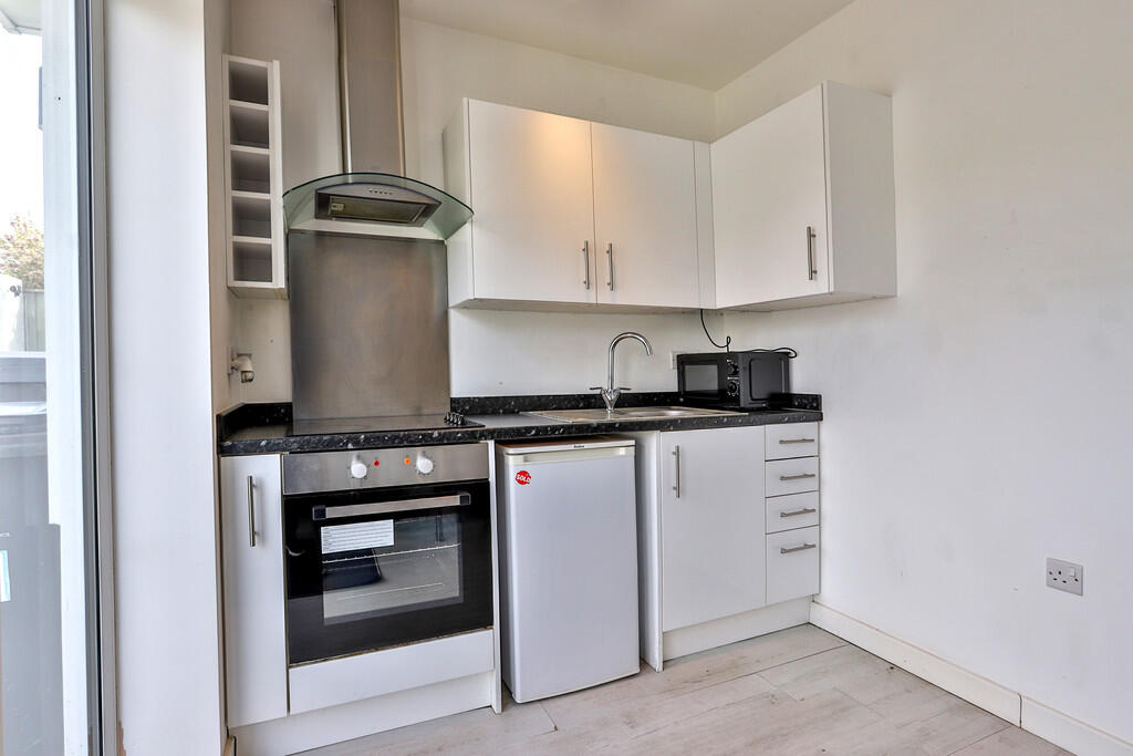 House in Bournemouth, Queens Park - More