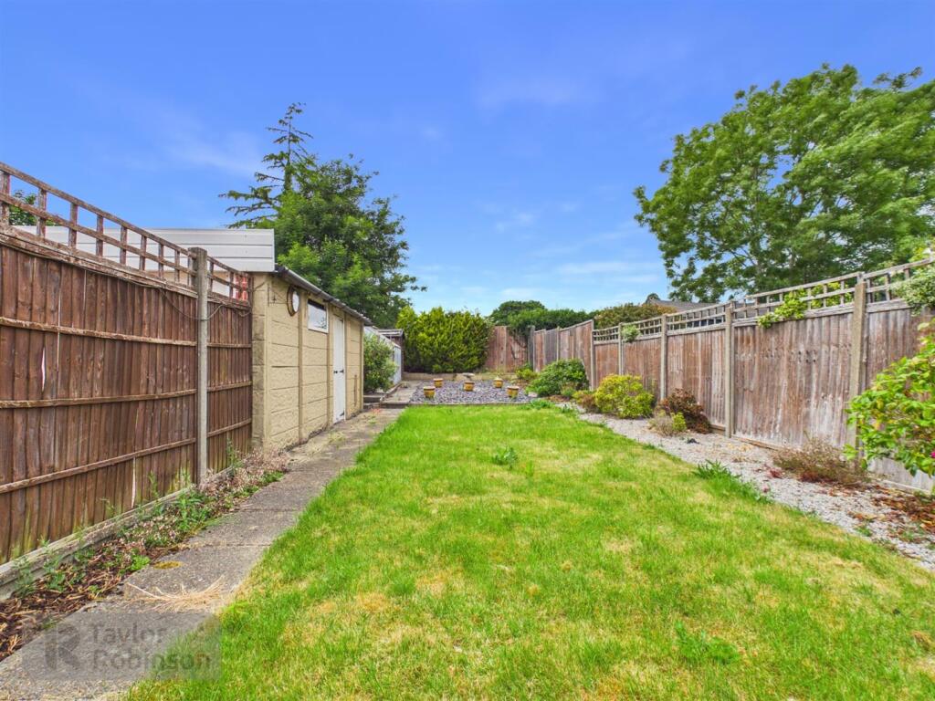 Perryfield Road, Southgate, Crawley - View 6