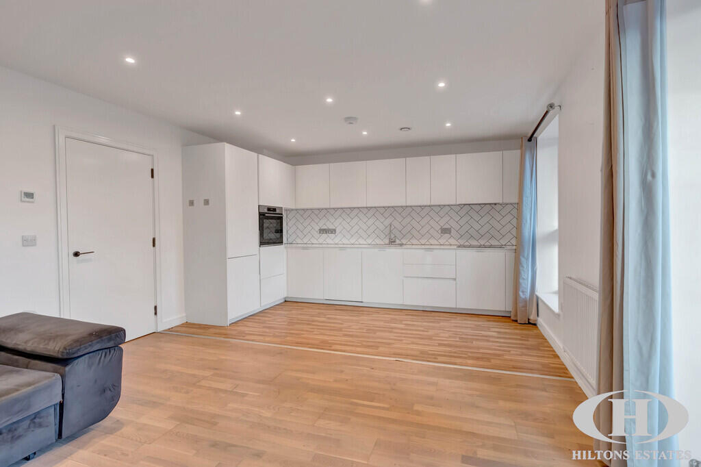 Apartment in Southall - View 2