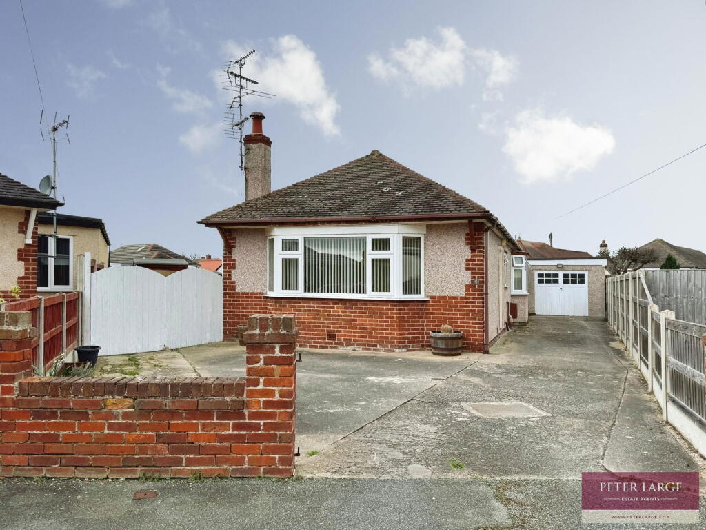 Main image of property: 4 Doren Avenue, Rhyl, Denbigshire, LL18 4LE