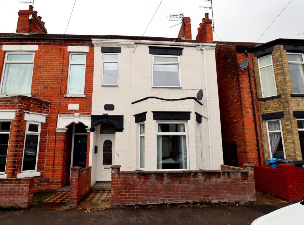 3-bed terraced on Westminster Avenue, Hull, £110,000