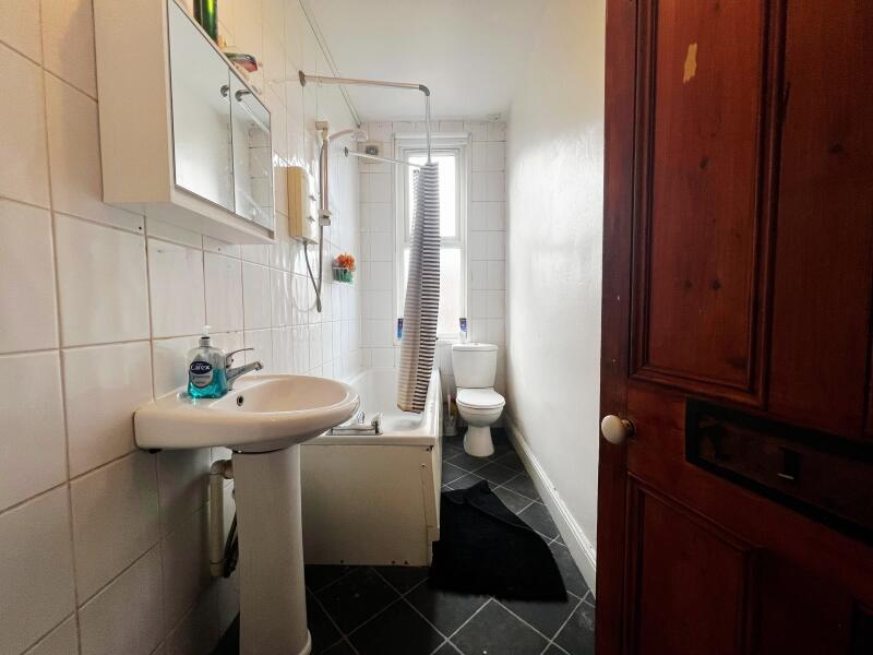 6 bedroom terraced house for rent