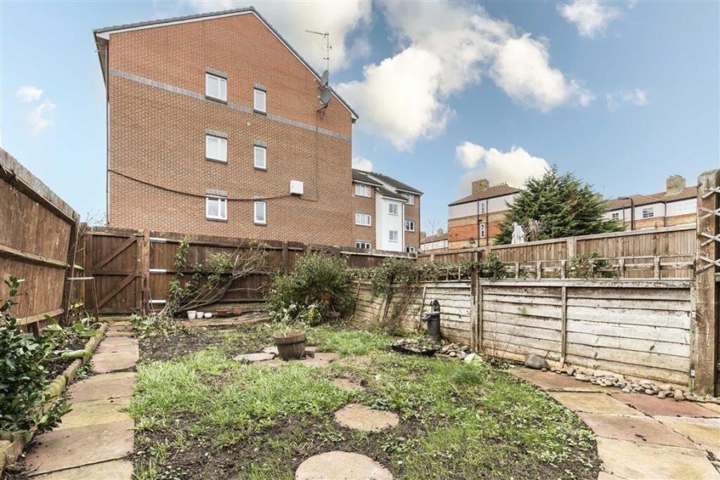 2 bedroom house for rent