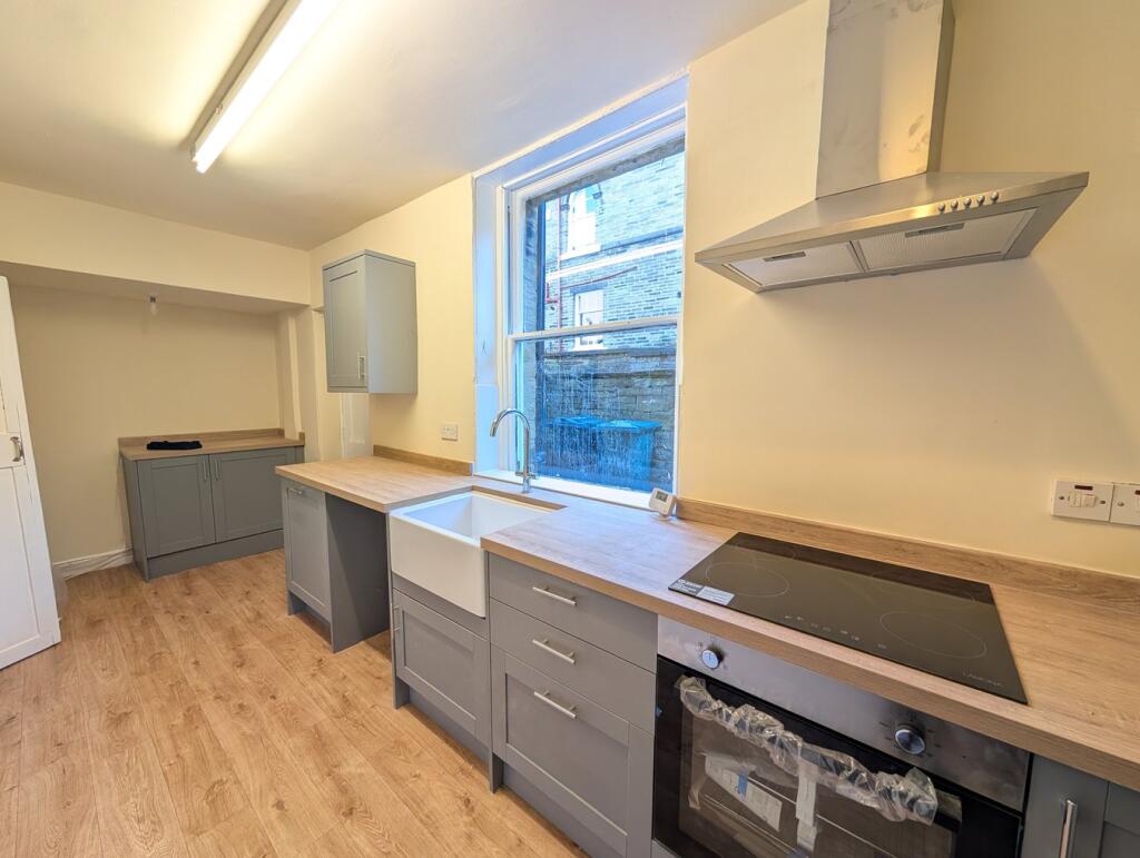 House in Shipley, Saltaire - More