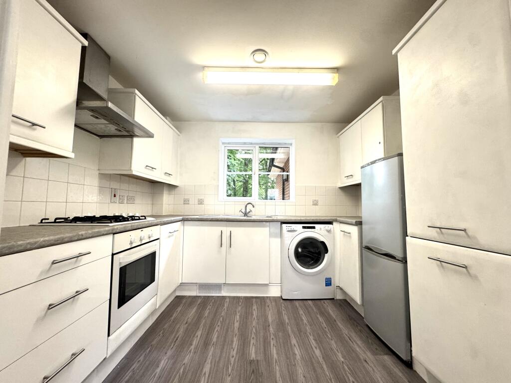 Park Prewett Road, Basingstoke - View 3