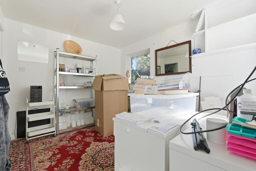 House in Winkfield, Bracknell Forest - More