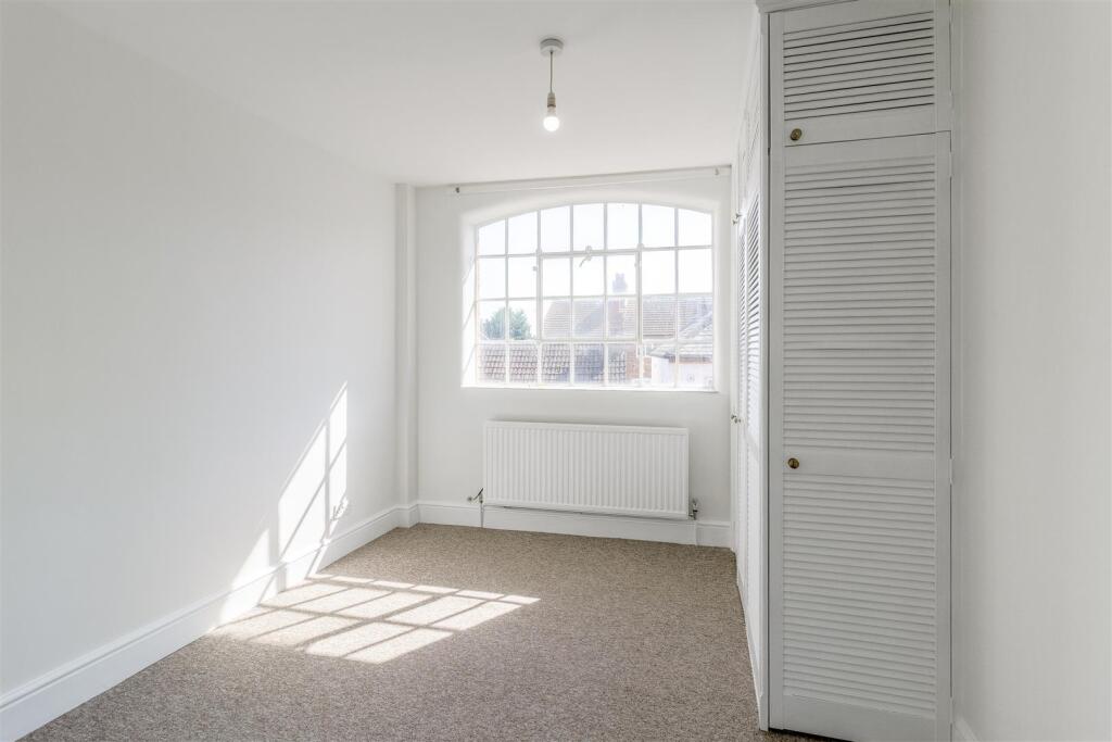 Apartment in Earls Barton - More