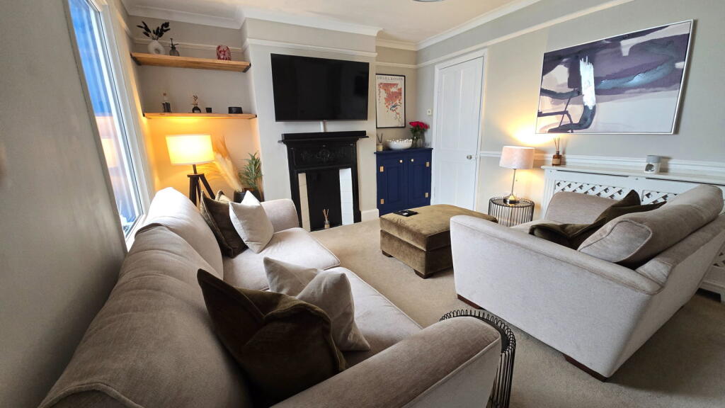 House in Newbury, Speenhamland - More