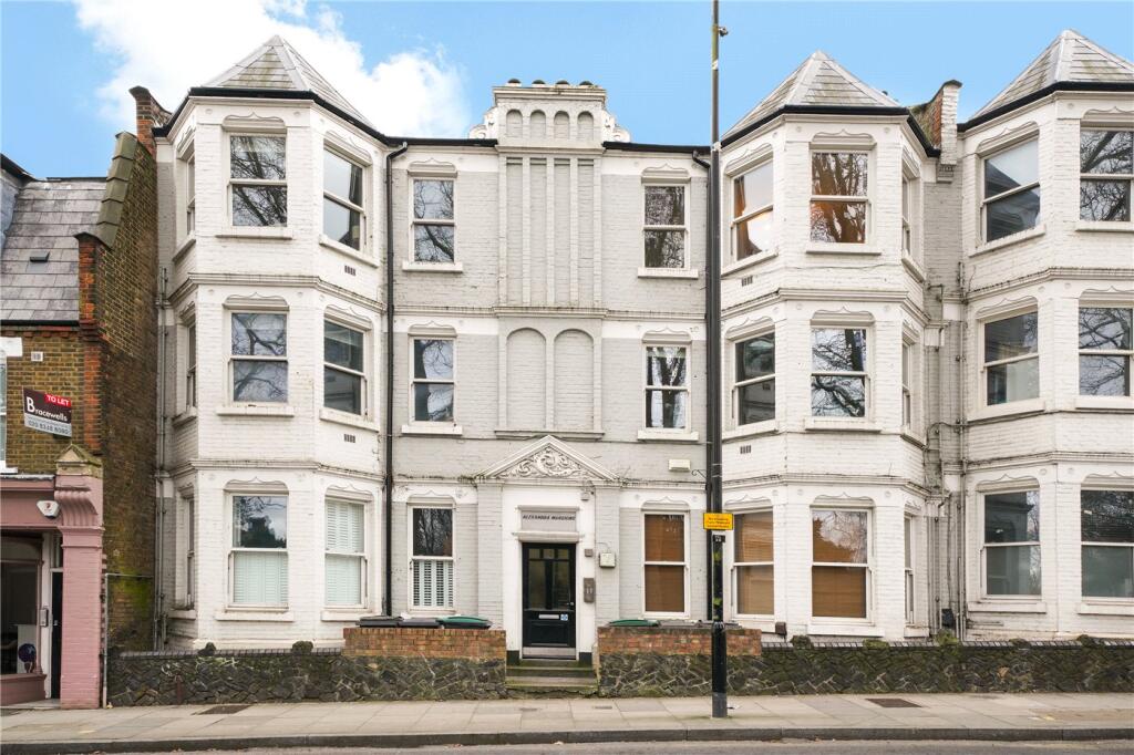 3-bed flat on Middle Lane, London, N8, £550,000