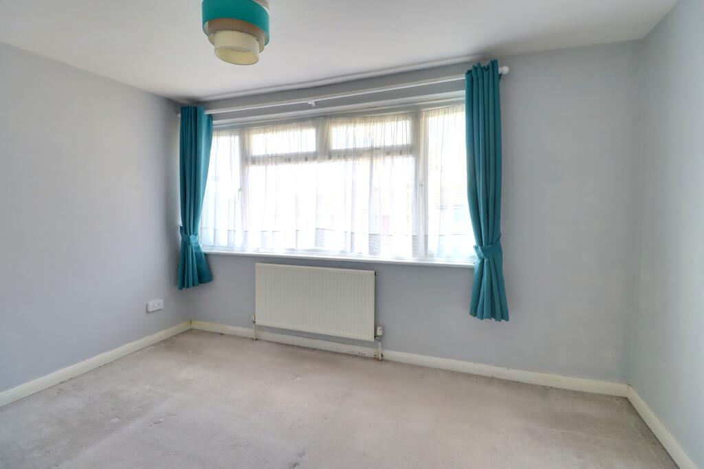 House in Waterlooville, Purbrook - More