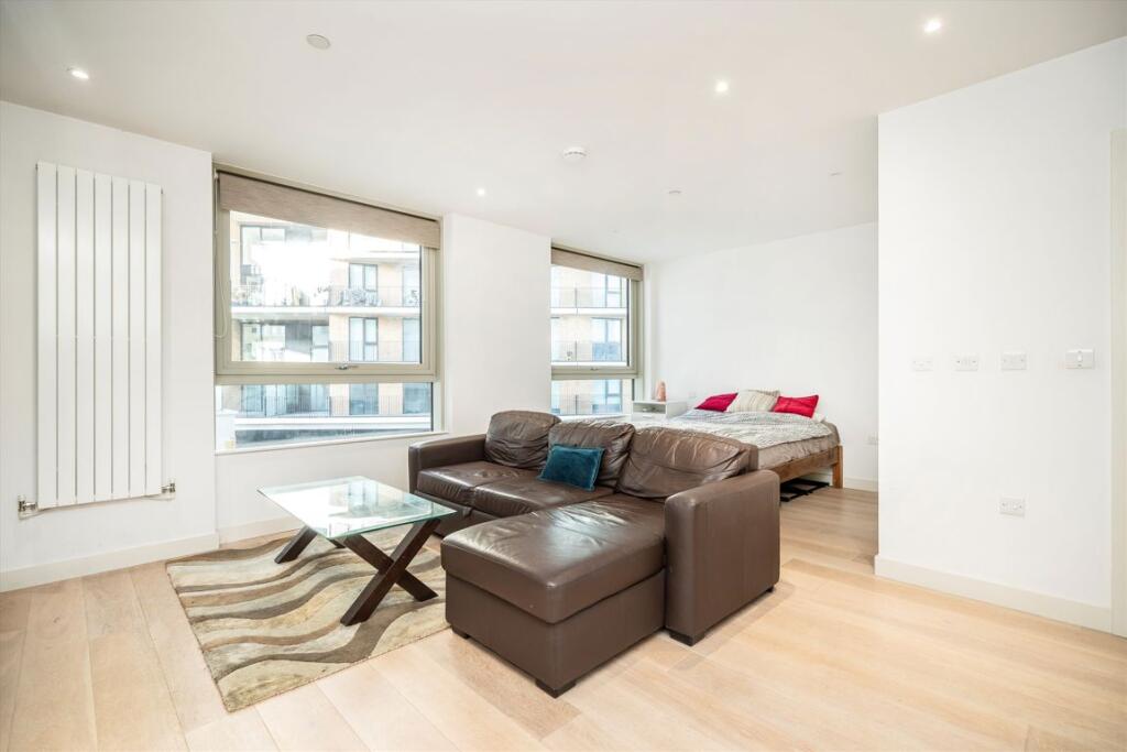 Main image of property: Corsair House, Pontoon Dock