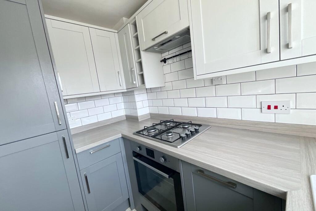 Ashbourne Grove, Sheffield, S13 8NL photo 4