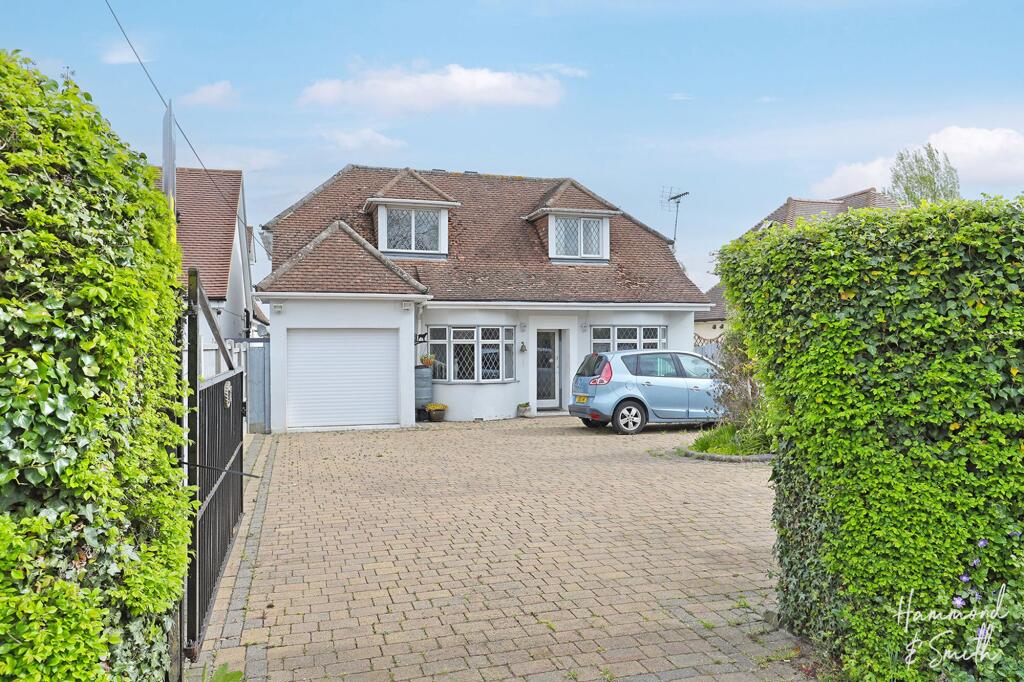4-bed detached on Vicarage Lane, North Weald, CM16, £600,000