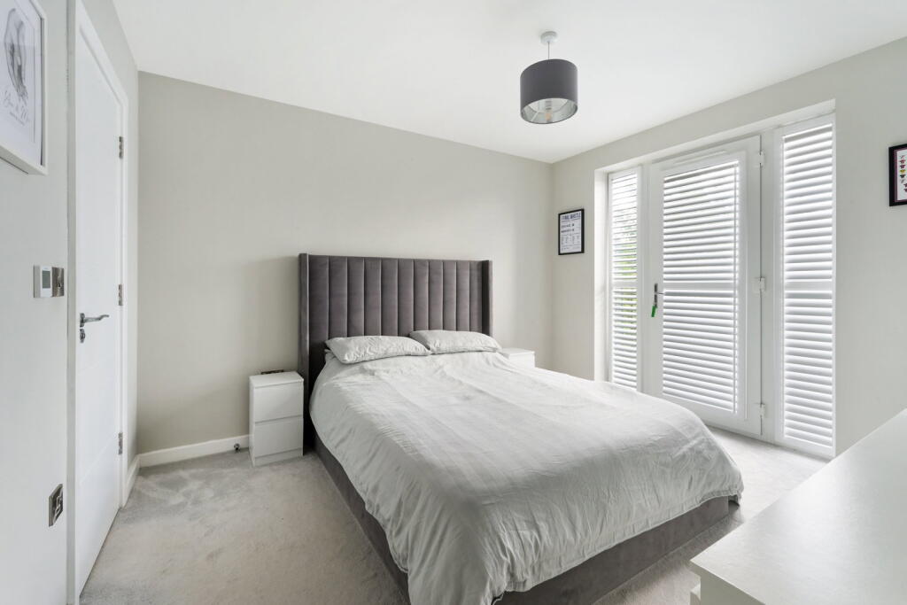 Apartment in Croydon - More