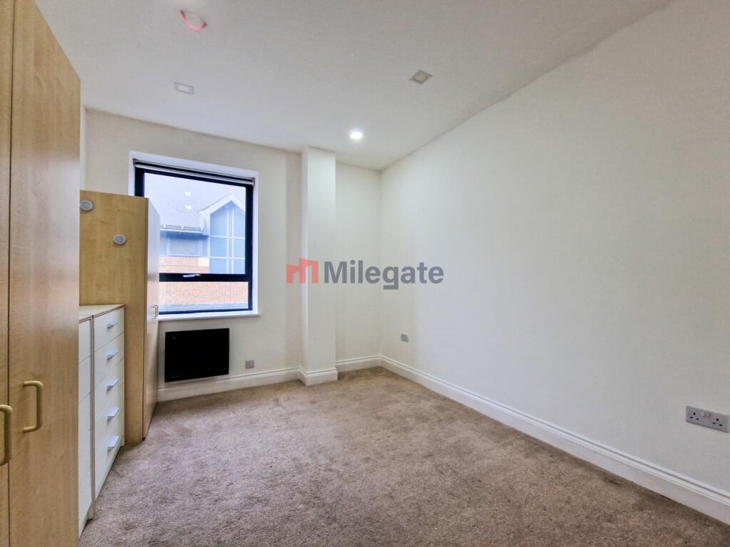 Apartment in Bromley - View 3