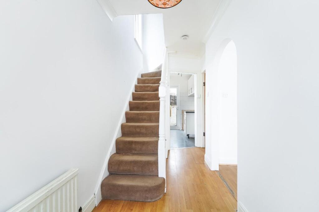 House in Epsom and Ewell, West Ewell - More