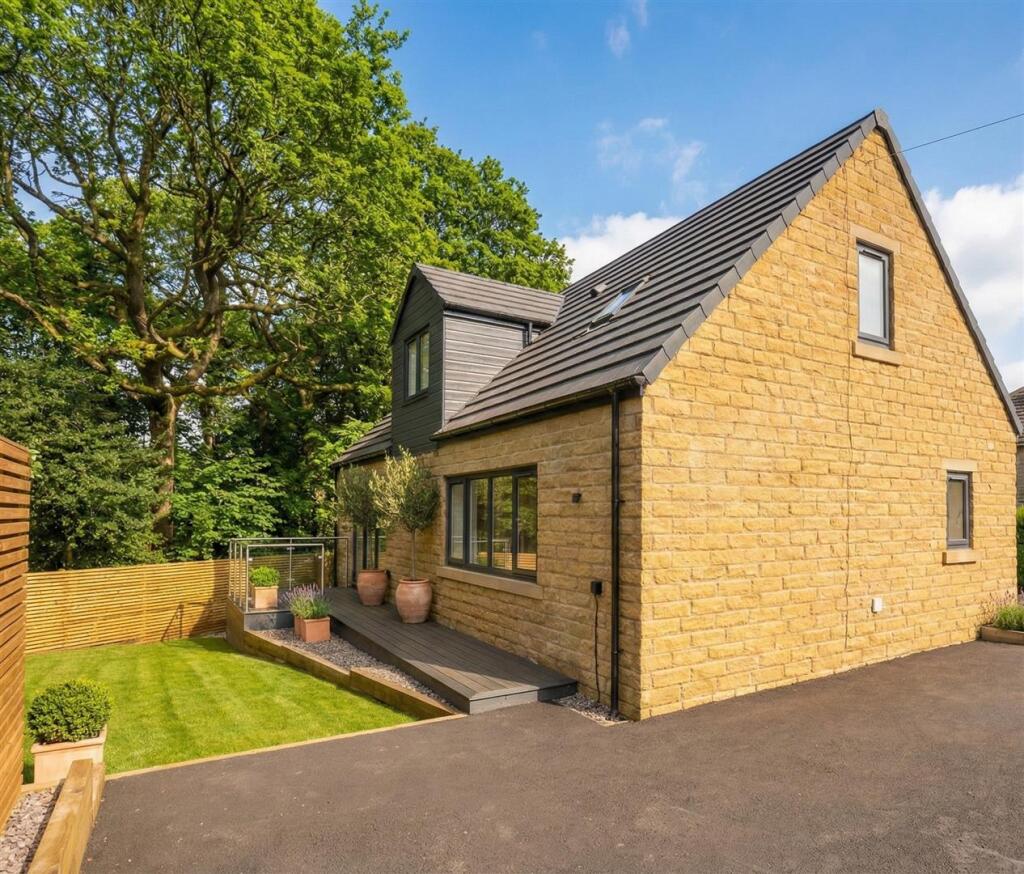 Wood View Lodge, Woodlands Avenue, Thongsbridge, Holmfirth photo 3