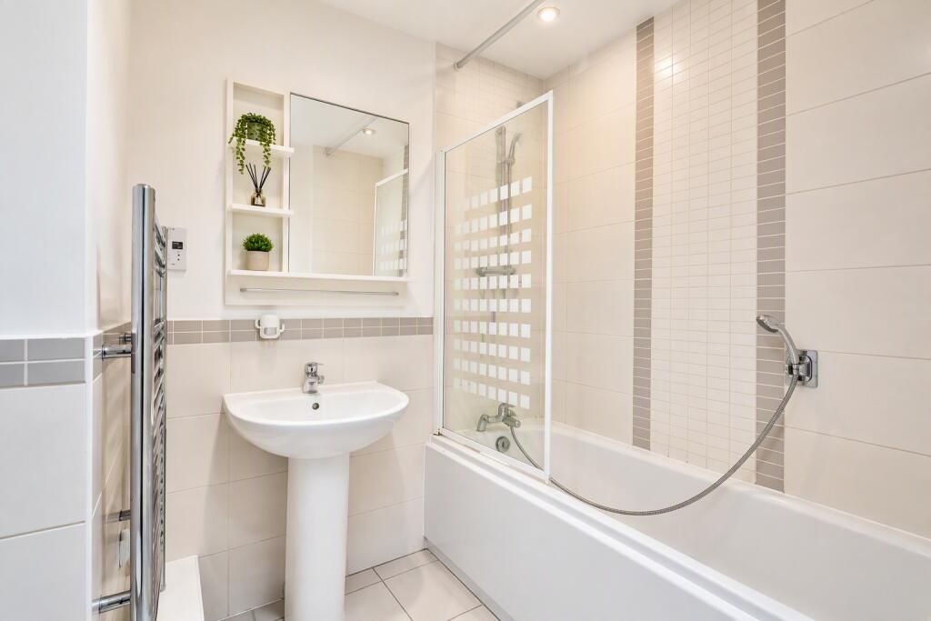 Apartment in Twickenham - View 4