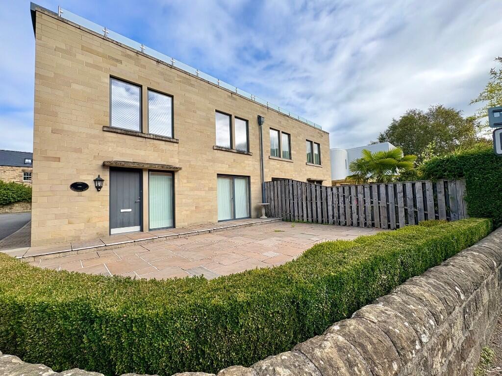 Main image of property: Horseshoe Mews, Matlock, Derbyshire, DE4