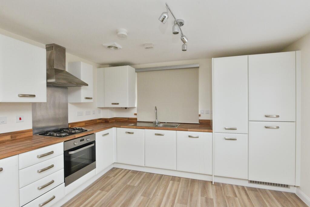384, Fen Street, Brooklands, Milton Keynes, Buckinghamshire, MK10 photo 3