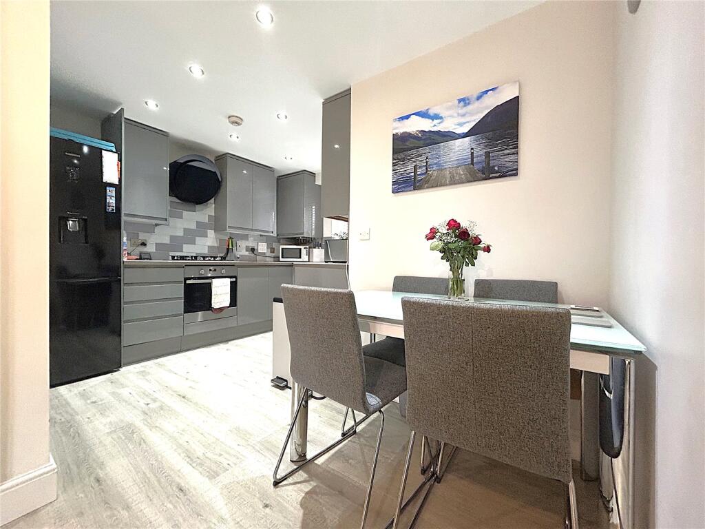 Apartment in Watford - More