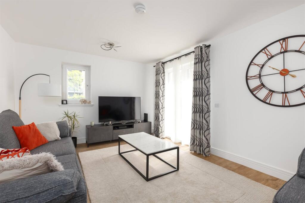 3-bed flat on 3, Umbrella Pine Terrace, Cammo, Edinburgh, EH4, £415,000