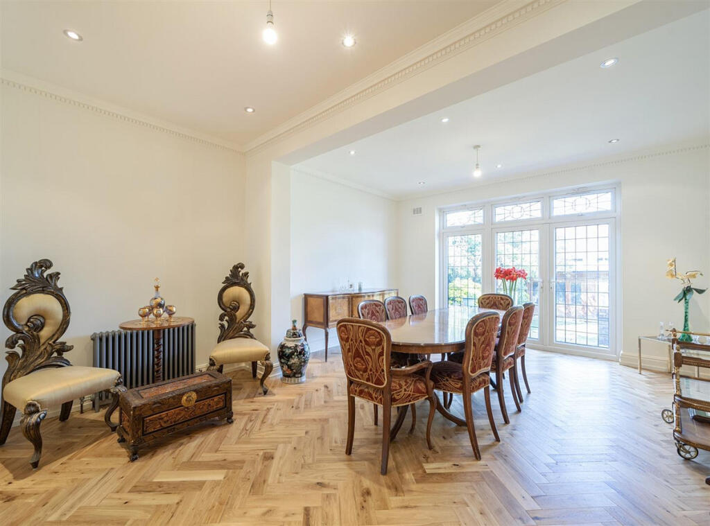 House in London, Willesden Green, Dollis Hill - More