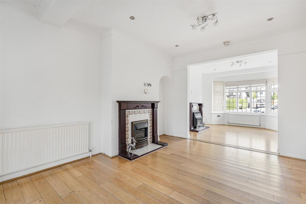 House in Kingston upon Thames - More