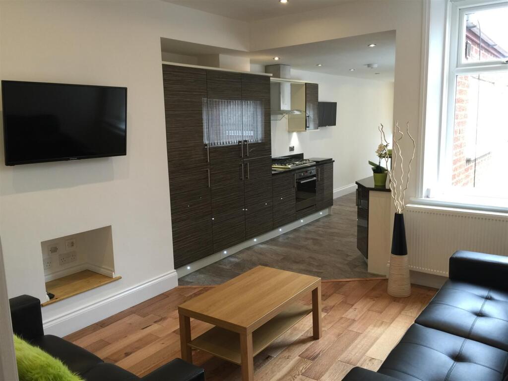 Main image of property: Warwick Street