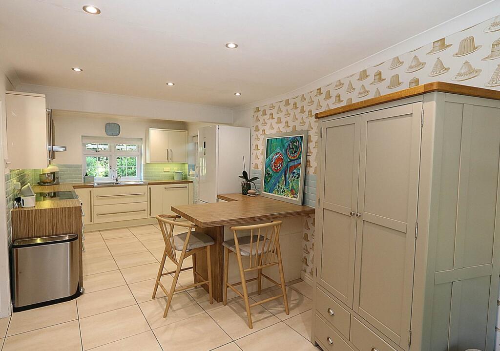Whitchurch On Thames - Walk to Pangbourne shops, amenities, train station & highly regarded Whitchurch primary school - View 4