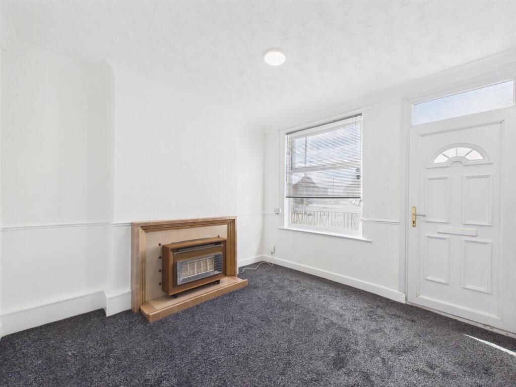 House in Nuneaton and Bedworth, Warwickshire - View 2