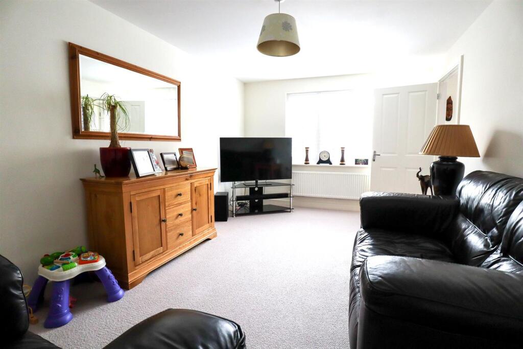 Kempton Drive, Barleythorpe, Oakham, Rutland photo 2