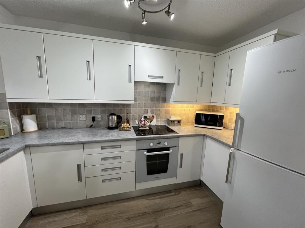 Apartment in Dorchester - View 3