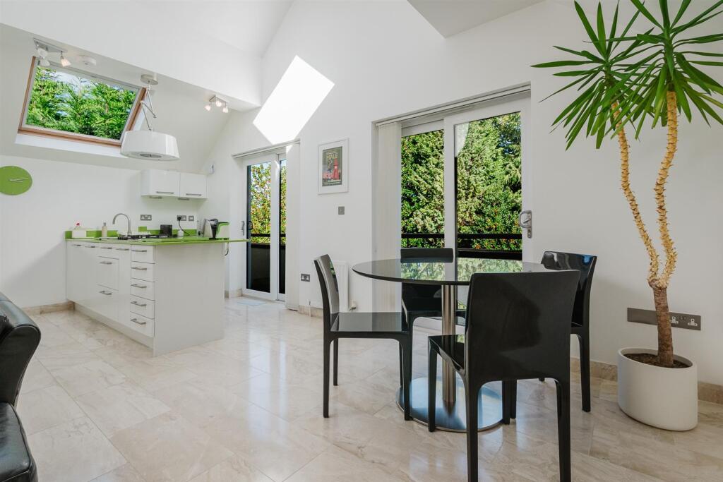 Apartment in Trafford, Greater Manchester - More