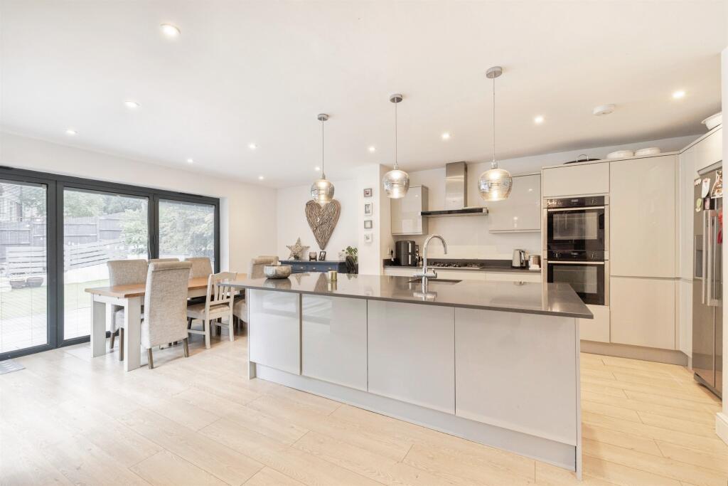 House in Three Rivers, Croxley Green - View 3