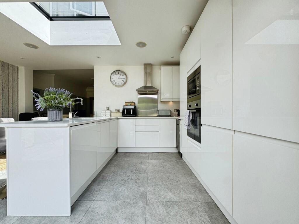 Domonic Drive, London, SE9 photo 4