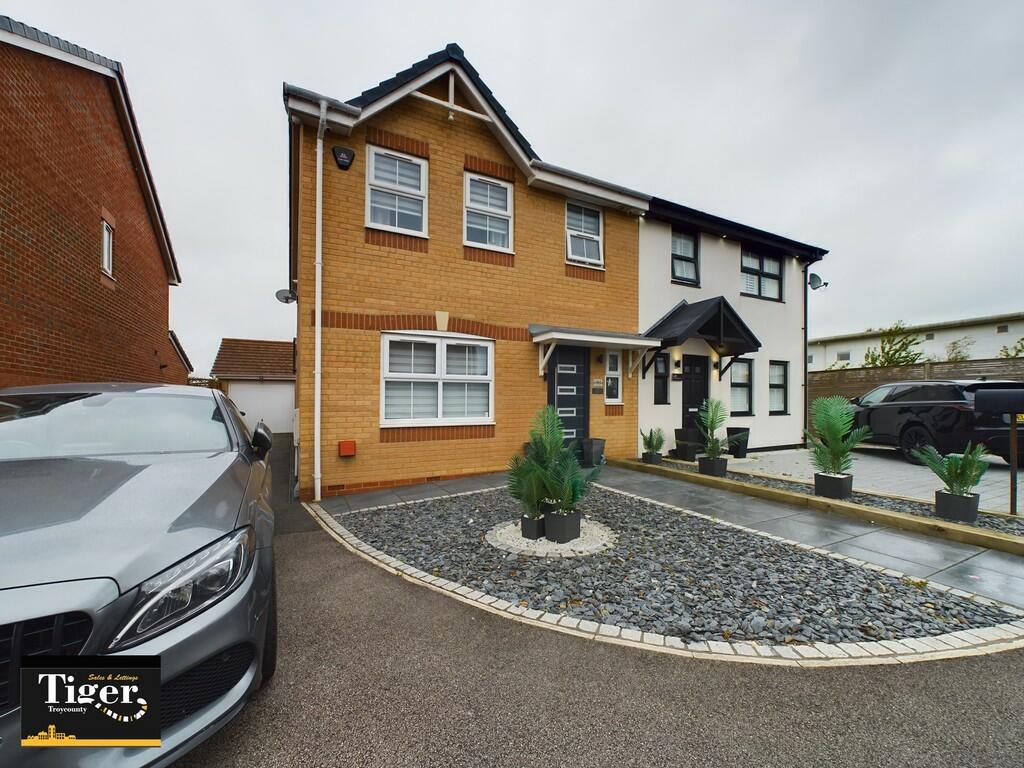 3-bed semi-detached on Holly Wood Way, Blackpool, £255,000