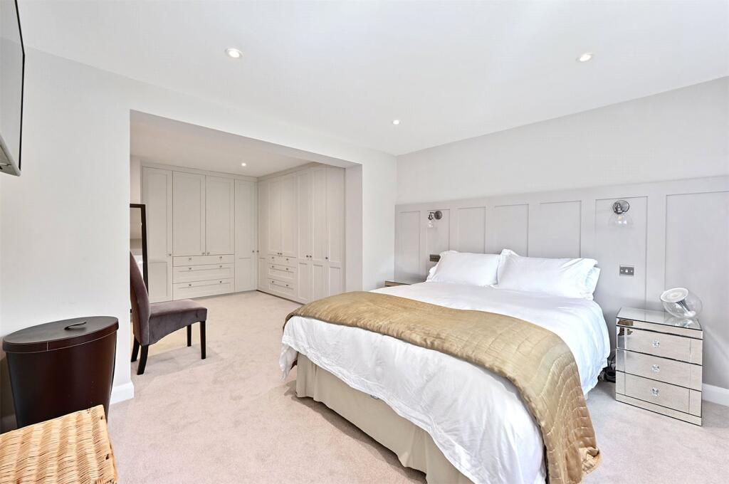House in Hart, Fleet - View 5
