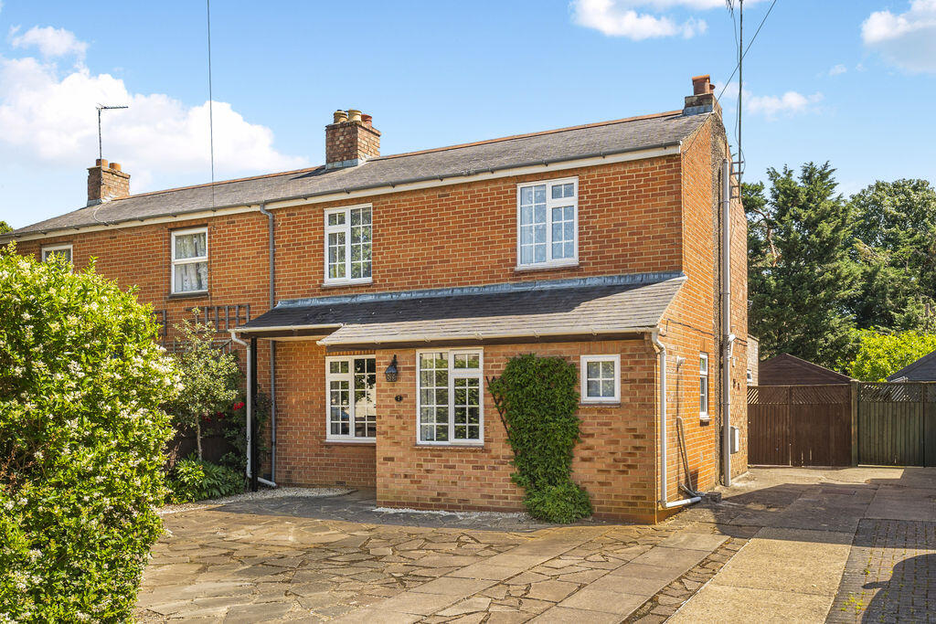 Main image of property: St. Georges Crescent, Banbury - No onward chain