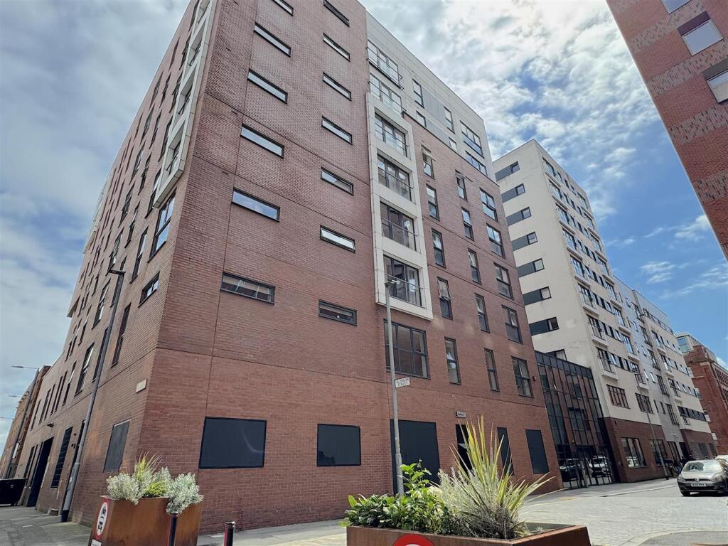 Apartment in Manchester - View 4
