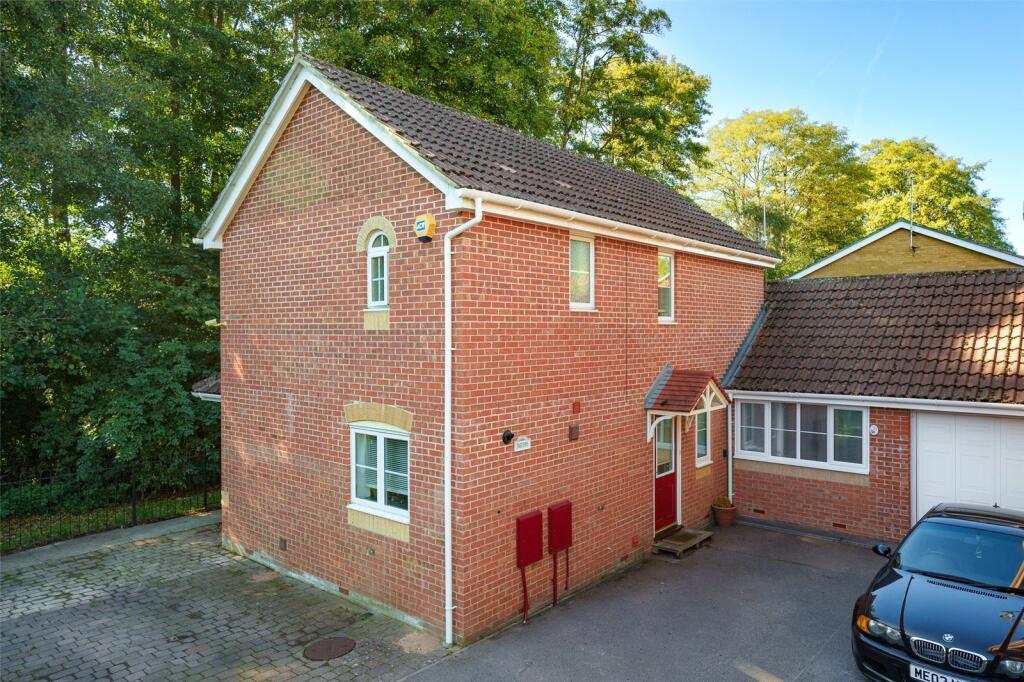 Hollerith Rise, Bracknell, Berkshire, RG12 photo 2