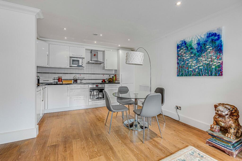 Apartment in London - View 5
