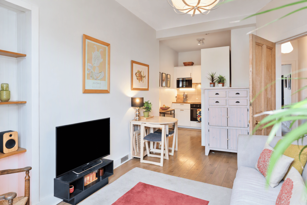 Apartment in Edinburgh, Hillside, Leith - View 3