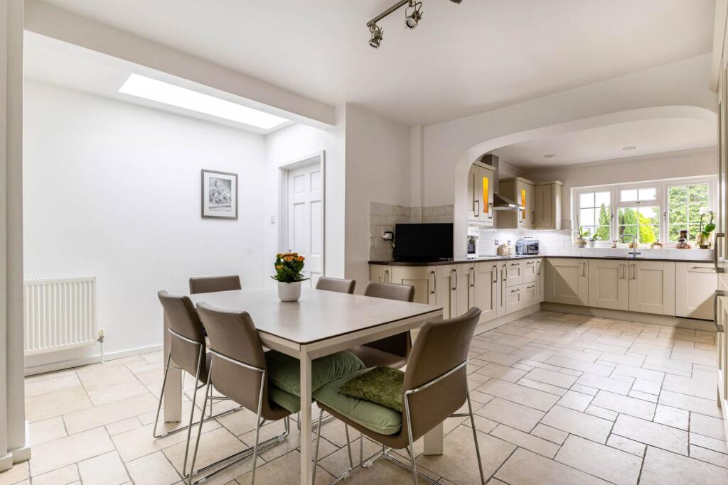 Whittonditch Road, Ramsbury, SN8 2PX photo 4