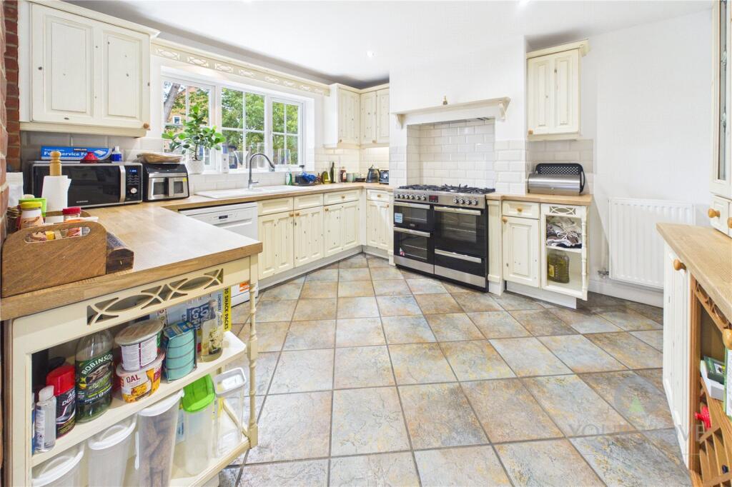 House in Northampton, Headlands - More