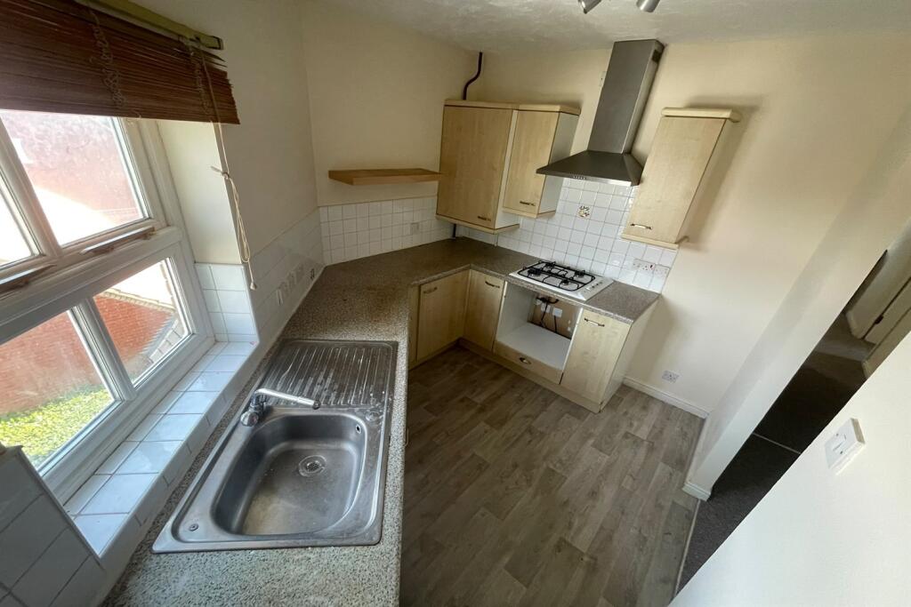 Apartment in Basildon, Noak Bridge - View 4